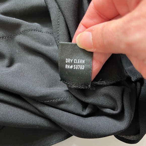 Adrianna Papell Black Sleeveless Layered Tier Double V-Neck Sheath Dress Sz 4P - Picture 5 of 9